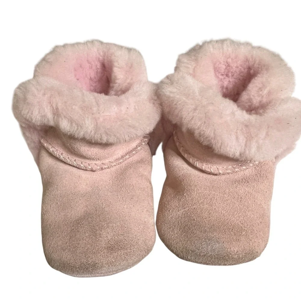 UGG Infant Lassen In Pink size 4/5 (12-18 months)